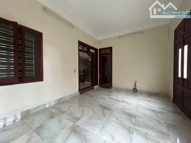 MUA ĐẤT TẶNG NHÀ 3 TẦNG TẠI THIẾT BÌNH- VÂN HÀ ( THƯ LÂM): 2 MẶT TIỀN, MT 10M2, SHCC.