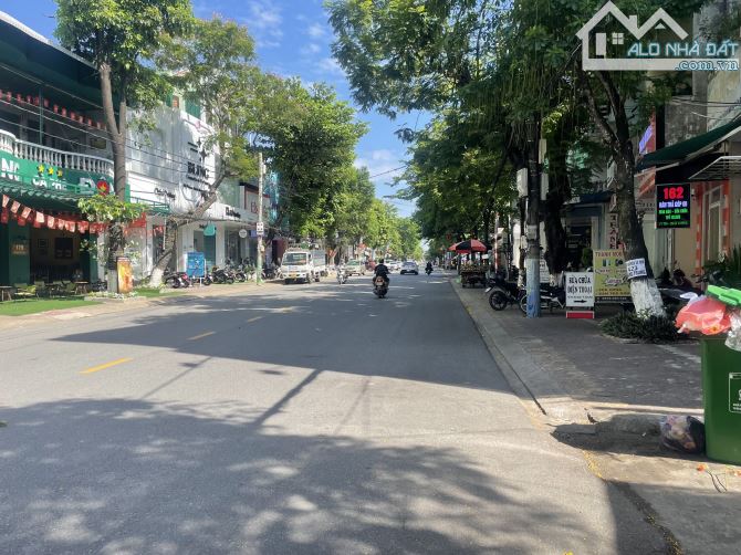 Bán hoặc cho thuê  nhà 4 mê  mặt tiền đường Phan Đình Phùng trung tâm Tp Quảng Ngãi