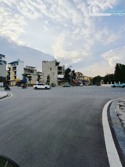 MÌNH CẦN BÁN MẢNH ĐẤT NGỌC THỤY- 40M2 *MT 4M LÔ GÓC - 2 THOÁNG NGÕ RỘNG CÓ SẴN GPXD 7TẦ