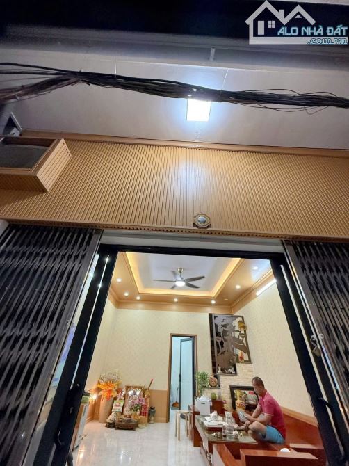 NHÀ TẠI TRUNG TÂM BA ĐÌNH - Ô TÔ ĐỖ CỬA -1 NHÀ RA PHỐ VĨNH PHÚC.   + Dt 45m x 4t - MT : 5m