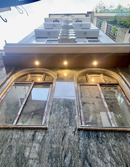 BÁN TÒA CCMN ĐƯỜNG LÊ TRỌNG TẤN. 82M2 - 6 TẦNG. THANG MÁY. 18 PHÒNG KHÉP KÍN.