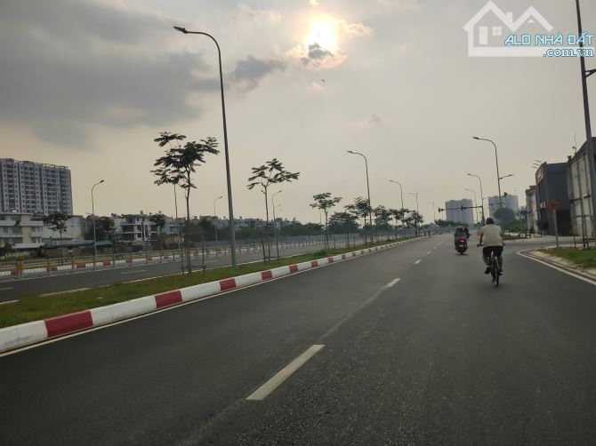 Lô đất 8x20m, khu 10ha đường Dương Thị Giang, giá 12.9 tỷ