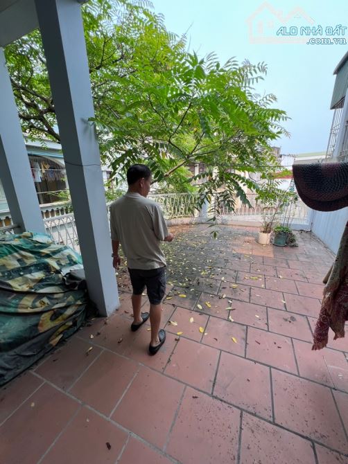 Bán nhà mặt phố Lạc Trung, Hai Bà Trưng, 120m2 x 3 tầng, mặt tiền 6,5m, vỉa hè to, 49 tỷ!