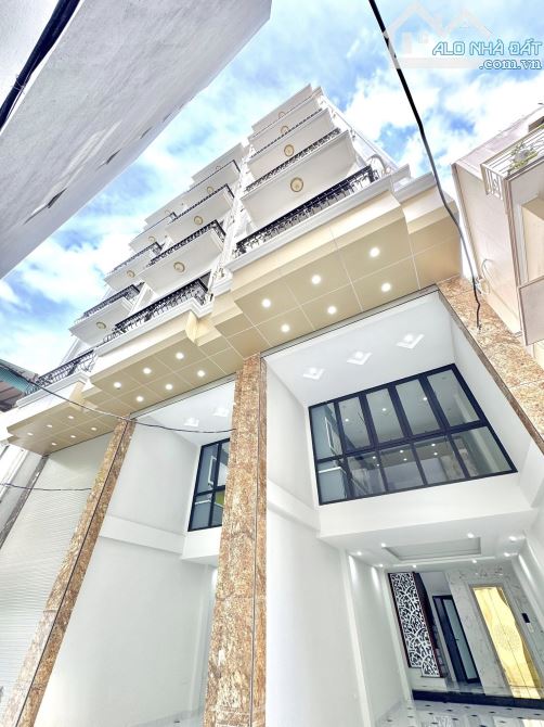 BÁN NHÀ ĐƯỜNG ĐỊNH CÔNG THƯỢNG. GARA Ô TÔ. NHÀ MỚI. THANG MÁY. 60M2 - 7 TẦNG.
