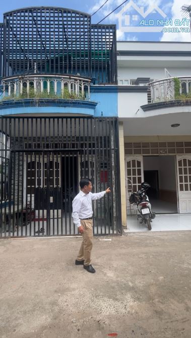 Bán 2 căn nhà ngang 8m, đường 16 chỗ, thông Ng. Tri Phương-Bà Giang, 110m2, chỉ 3,9x tỷ.