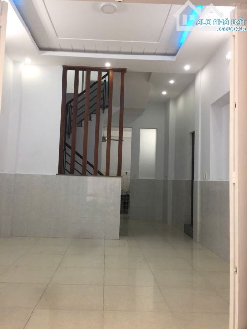 Bán nhà mới 4 tầng BTCT xe hơi dừng trước cửa Trường Sa, DT 42m2, 7.1 tỷ TL