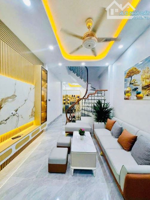 BÁN NHÀ SÀI ĐỒNG GIÁ 7.X TỶ, 50M2, MT4M, 5 TẦNG, FULL NỘI THẤT, GIÁ VỠ NỢ