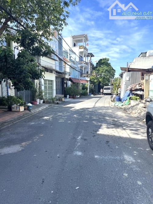 Mặt tiền đường 10m thông nhánh TRUNG MỸ TÂY 2, Q12 - Dt 72m2 (4.2x17), vị trí kinh doanh.