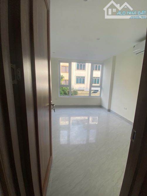 Bán nhà Đại Cát, Bắc Từ Liêm, 31m2, tầng thang máy, giá 5.5 tỷ