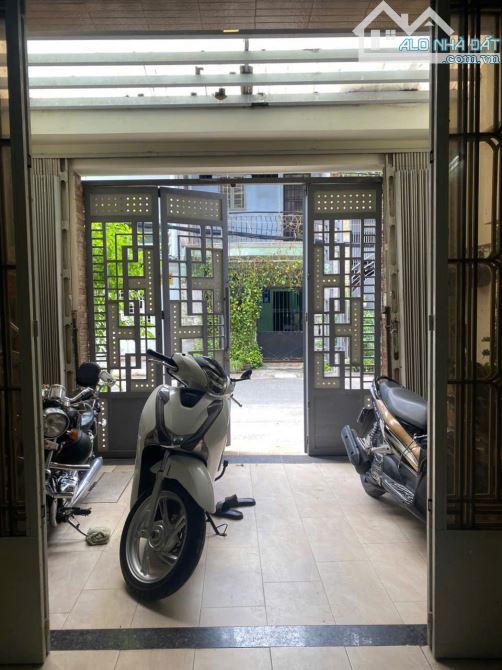 Bán nhà hẻm 198 Thoại Ngọc Hầu, phường Phú Thạnh, quận Tân Phú dt 4x16m 3 lầu giá 8,6 tỷ