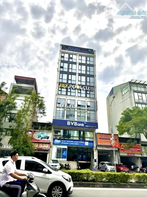 Giảm 3 tỷ bán gấp toà văn phòng Mặt phố Nguyễn Văn Cừ 8 tầng DT 120m2 - Khuôn tiền Hiếm