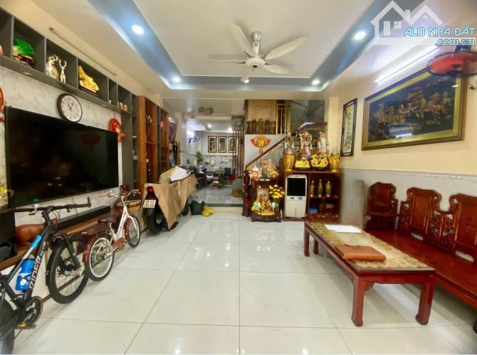 Siêu phẩm 4 tầng, cạnh nhà ga T3, chỉ nhỉnh 12 tỷ, nhà đẹp - giá tốt, BÁN NHANH
