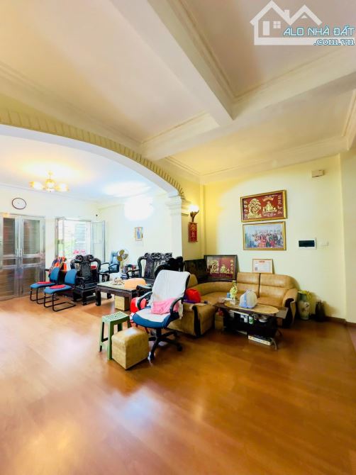 BÁN NHÀ ĐƯỜNG KIM GIANG. GARA Ô TÔ. 82M2 - 5 TẦNG. MT 7M. GIÁ NHỈNH 20 TỶ. - 10