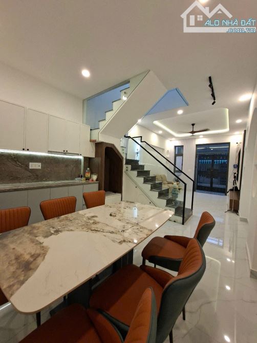 Gần ĐL Võ Văn Kiệt. 2 tầng (4x12m 48m²) hẻm ô tô 7m - chỉ 5 tỷ - giáp Q5, Q6, Quận 8, Tên - 11