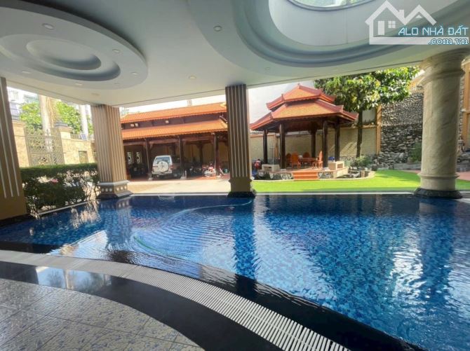 Biệt thự khu Tên Lửa, MT đường Số 32, DT 30 x 25m, hầm + 2 lầu, 99 tỷ gần Aeon Mall