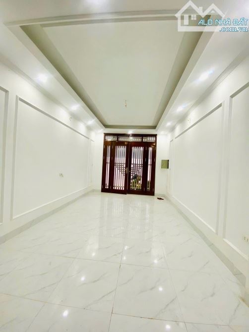NHÀ MỚI KIM GIANG 30M2 - 7 TẦNG THANG MÁY - THÔNG SÀN - 6M RA Ô TÔ - Ở SƯỚNG - 7.8 TỶ - 1