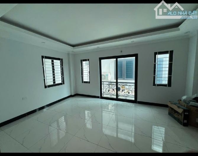Ô TÔ 4 CHỖ ĐỖ CỬA, VÀO NHÀ, XÂY ĐỘC LẬP. CHÂU ĐÀI -BẮC TỪ LIÊM 33M GIÁ 5,35 TỶ 4 TẦNG  - V - 1