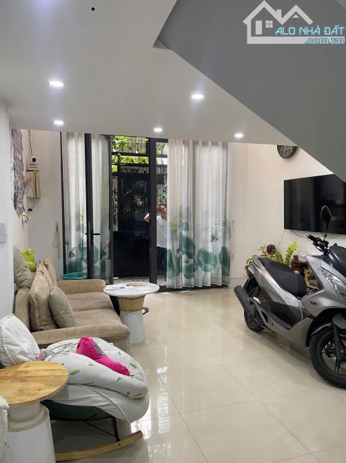 3010 – Bán nhà đường 3 tháng 2 Ph.12 Q.10, 49m2 ngang 4m, 3tầng 3PN, SHR A4, CHỈ 7.9 tỷ TL - 1