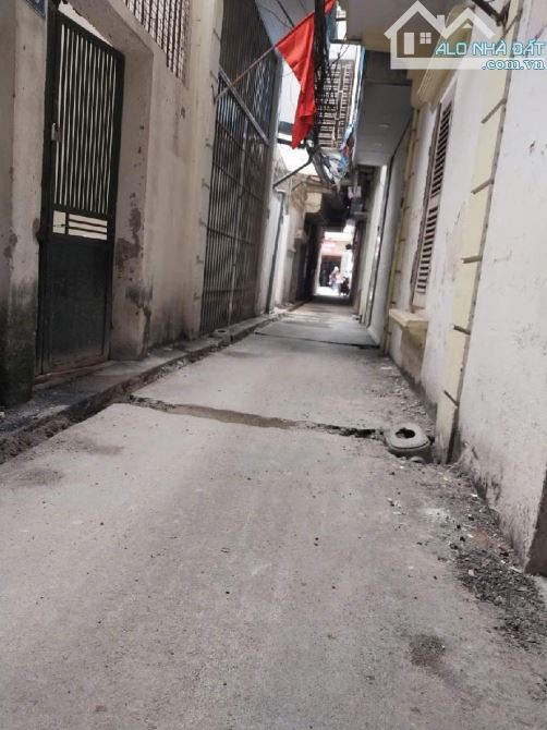 BÁN NHÀ RẺ NHẤT BỒ ĐỀ,NHÀ KIÊN CỐ,VÀO Ở NGAY,CÁCH MẶT PHỐ 2OM.GIÁ 7 TỶ NHỈNH.  +dt 65m -mt - 1