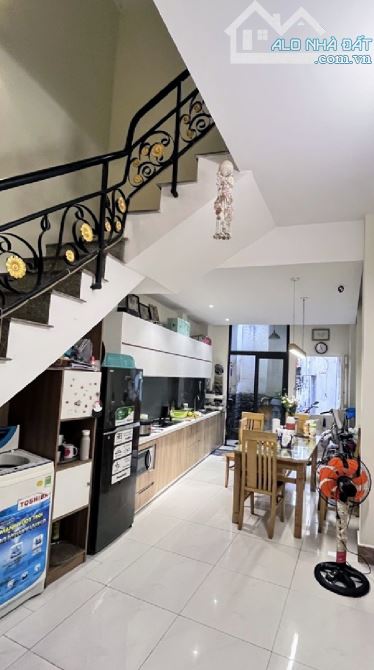 KHÔNG CÒN CĂN THỨ 2! HXT Tránh Sát Tạ Quang Bửu Quận 8 Ngang 4x28m Nở Hậu 5Tầng Nhỉnh 8 tỷ - 1