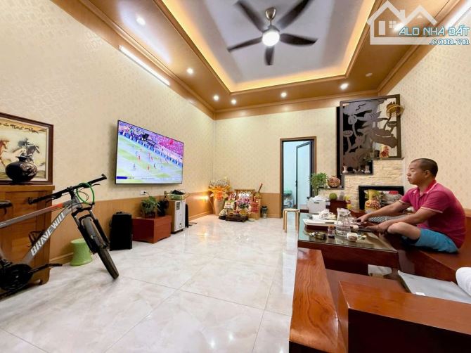 NHÀ TẠI TRUNG TÂM BA ĐÌNH - Ô TÔ ĐỖ CỬA -1 NHÀ RA PHỐ VĨNH PHÚC.   + Dt 45m x 4t - MT : 5m - 1