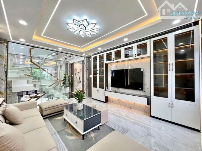 Nhà đẹp 5 tầng, hẻm 6m, đường Bùi Văn Ngữ, Quận 12, 4*15m, nhỉnh 7 tỷ! - 1