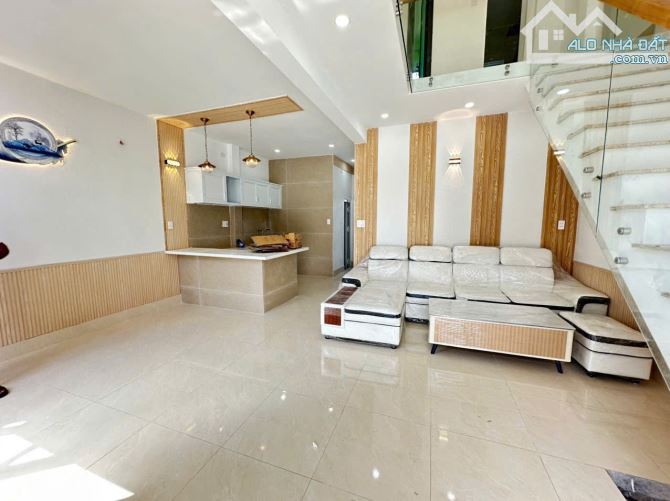 BIỆT THỰ SÂN VƯỜN P.TÂN VẠN MỚI XÂY, 6X22=132M2, THỔ CƯ 100%,3PN, SÂN ĐẬU ĐƯỢC 3 XE HƠI, G - 1