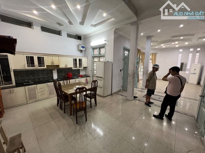 Bán nhà mặt phố Lạc Trung, Hai Bà Trưng, 120m2 x 3 tầng, mặt tiền 6,5m, vỉa hè to, 49 tỷ! - 1