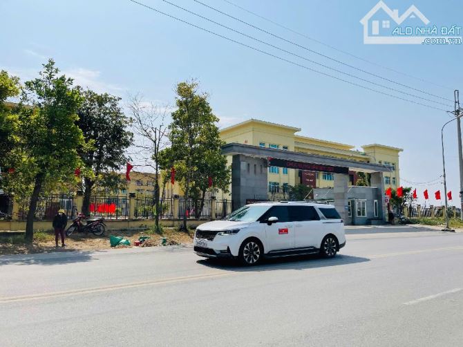 BÁN ĐẤT TÁI ĐỊNH CƯ KIM SƠN -GIA LÂM -VỈA HÈ -Ô TÔ CHẠY VÒNG QUANH - 1
