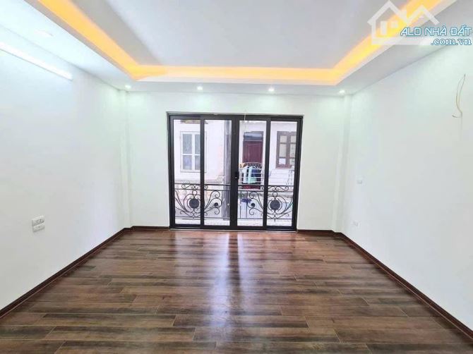 Bán nhà Dương Văn Bé, Minh Khai, 35m2 x 5 tầng, ô tô 10M, Giá: 6,5 tỷ( ctl) - 1