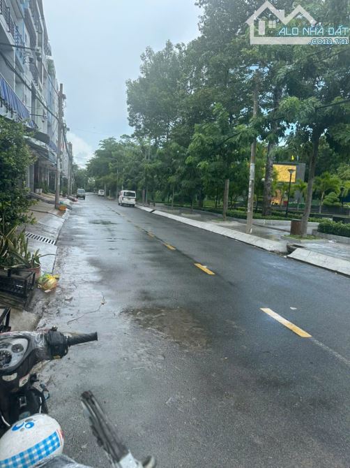 Bán nhà đường nội bộ khu Bình Phú phường 10 quận 6 DT sàn 242 giá 12.5 tỷ thương lượng - 1