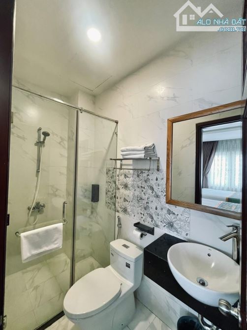 Bán Toà Khách sạn 7 Tầng + Hầm Đường Bạch Đằng P2 Tân Bình gần 150m2 NGỘP BANK BÁN GẤP. - 12