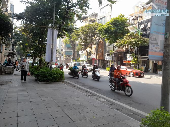 Hạ 20 tỷ! Bán cực gấp! nhà Mặt Phố Huế, DT 285m2 - MT 11m - Giá 169 Tỷ - 2