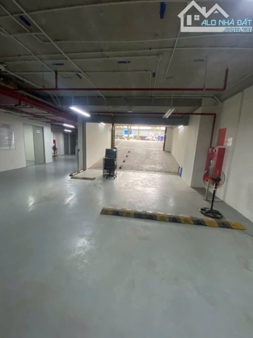 BÁN TÒA NHÀ PHỐ HOÀNG QUỐC VIỆT, 250M2 MẶT TIỀN 12M VỚI GIẤY PHÉP CHUẨN CHỈ - 2