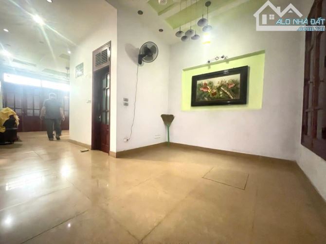 BÁN BIỆT THỰ VIP GIÁ RẺ - KHU VỰC NAM TỪ LIÊM. 132M 5T MT 7M, 220TR/M - 2