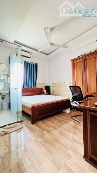 Bán nhà MT Tân Xuân 2,Hóc Môn 3Tx 126 m2 .Giá chỉ  7.65 tỷ (TL) - 2