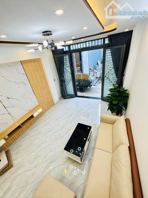 Bán nhà Chợ Lớn ! Bán Gấp nhà (3PN 4WC) 67m2 Giá 3tỷ550, đường Tản Đà, Gần Đại học Y Dược - 2