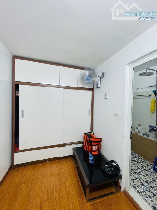 Bán nhà tân mai 42m2 3 tầng – Ngõ ngắn thông 2 đầu- Ô tô 10m - giá 7.2 tỷ - 2