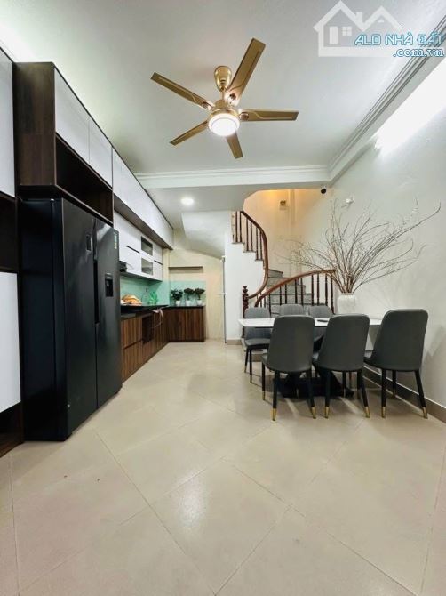 TRẦN CUNG CẦU GIẤY, LÔ GÓC 5 TẦNG 40M2, VÀI BƯỚC TRÂN RA PHỐ Ô TÔ TRÁNH. Nhỉnh 9 tỷ - 2