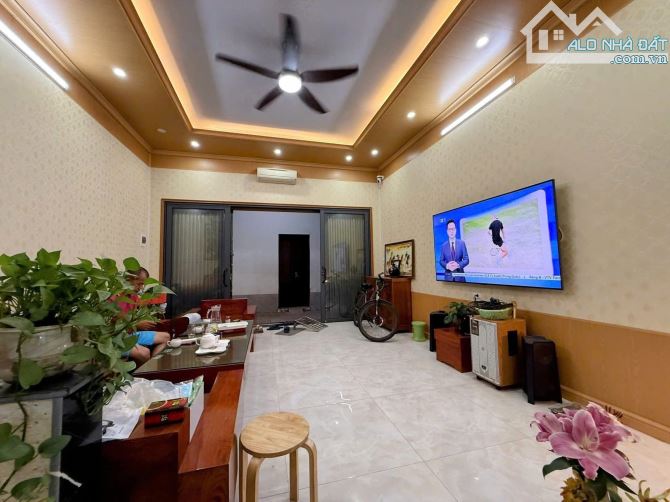 NHÀ TẠI TRUNG TÂM BA ĐÌNH - Ô TÔ ĐỖ CỬA -1 NHÀ RA PHỐ VĨNH PHÚC.   + Dt 45m x 4t - MT : 5m - 2