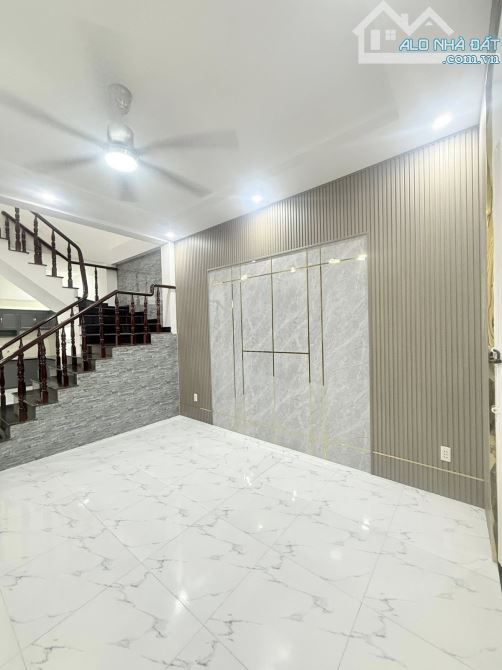 Bán Gấp!!! Nhà Ở Ngay Dĩ An, Trệt Lầu, 4x17, Hẻm 8M, Sân Đậu Ô Tô, Nhỉn 3 Đồng TL NHANH - 2
