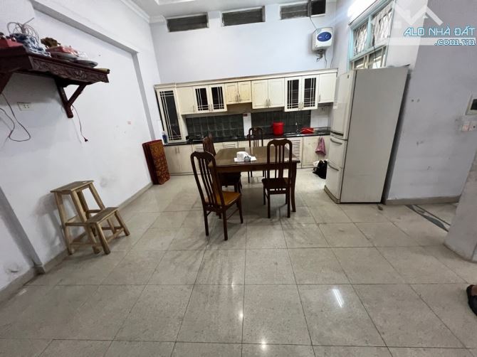 Bán nhà mặt phố Lạc Trung, Hai Bà Trưng, 120m2 x 3 tầng, mặt tiền 6,5m, vỉa hè to, 49 tỷ! - 2