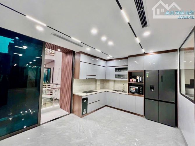 NHÀ MỚI TINH - FULL NỘI THẤT CAO CẤP -THANG MÁY XỊN XÒ - VỪA Ở VỪA KINH DOANH - 2