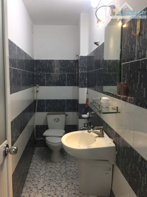 Bán nhà mới 4 tầng BTCT xe hơi dừng trước cửa Trường Sa, DT 42m2, 7.1 tỷ TL - 2