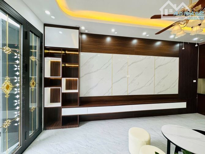BÁN NHÀ GIANG BIÊN GIÁ 4.X TỶ, DT 30M2, MT4.5M, 5 TẦNG, MỚI XÂY, VỠ NỢ, FULL NỘI THẤT - 2