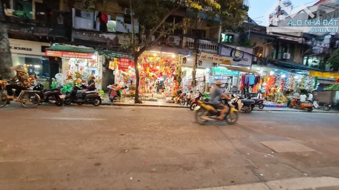 Bán Nhà Mặt Phố Quận Hoàn Kiếm 89m2-2T MT5,5m Vỉa Hè 1 SỔ 1 CHỦ 79 Tỷ Hàng Mã. - 2
