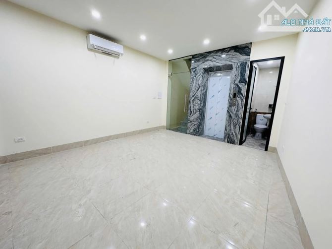 NHÀ DÒNG TIỀN KINH DOANH - MẶT ĐƯỜNG NGUYỄN TRÃI - GIAO THÔNG THUẬN LỢI - ĐẦY ĐỦ TIỆN ÍCH. - 2