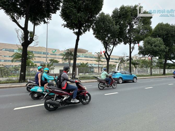 Giảm 3 TỶ còn 27 TỶ đường 16m Nguyễn Kiệm 127m2 ngang 6.5m 6 lầu T.máy ngay BV 175. - 2