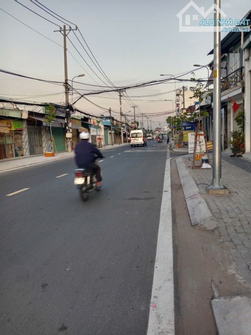 Mặt Tiền PHẠM THỊ GIÂY - Nhà 3 Tầng - DT: 72m2 - Vị Trí Đắc Địa - Giáp Quận 12. - 3