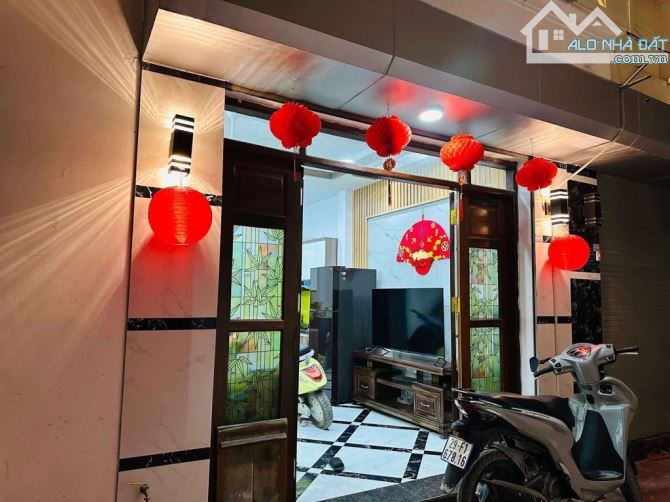 Bán nhà An Dương Vương Tây Hồ. DT: 30M2 x 5 Tầng..MT: 4,9M... giá 6,68 tỷ - 3